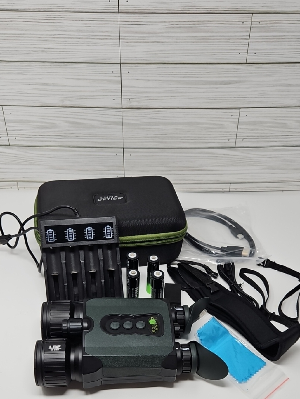 LUNA OPTICS QUANTUM Digital Day/Night Binoculars with Laser Rangefinder